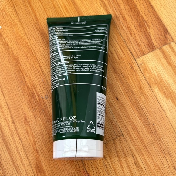 Vichy Normaderm Daily Deep Cleansing Gel - Picture 2 of 2